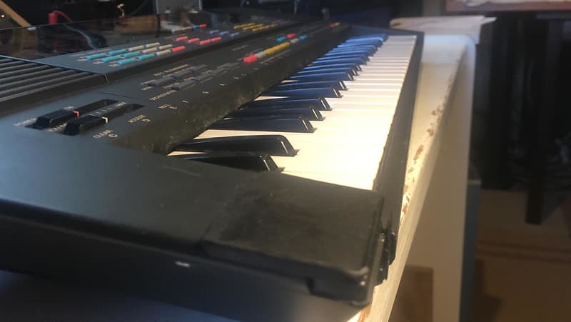 Yamaha PSS-580 80s Portasound FM MIDI keyboard digital synth