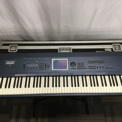 Korg Triton Extreme 88-Key 120-Voice Polyphonic Workstation 2005 - 2009 - Black