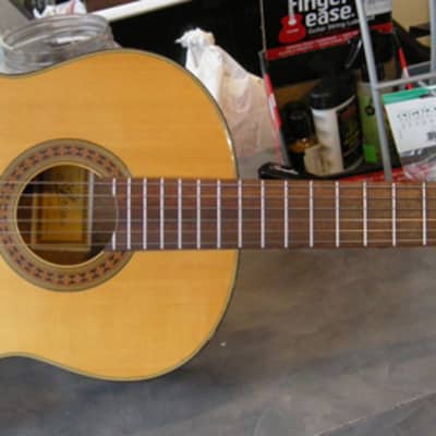 Aria Model A-586 Natural Gloss Finish Solid Spruce Top Classical Nylon String Acoustic Guitar image 2