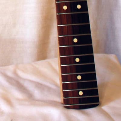 Fender Stratocaster neck 2020 pau ferro / maple image 4