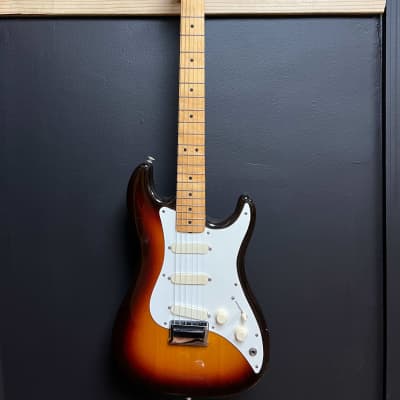 Fender Bullet 1981 - Sunburst image 1