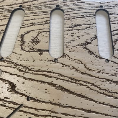 US made satin lacquer swamp ash grain laser engraved Baltic birch wood pickguard for Stratocaster Bild 2
