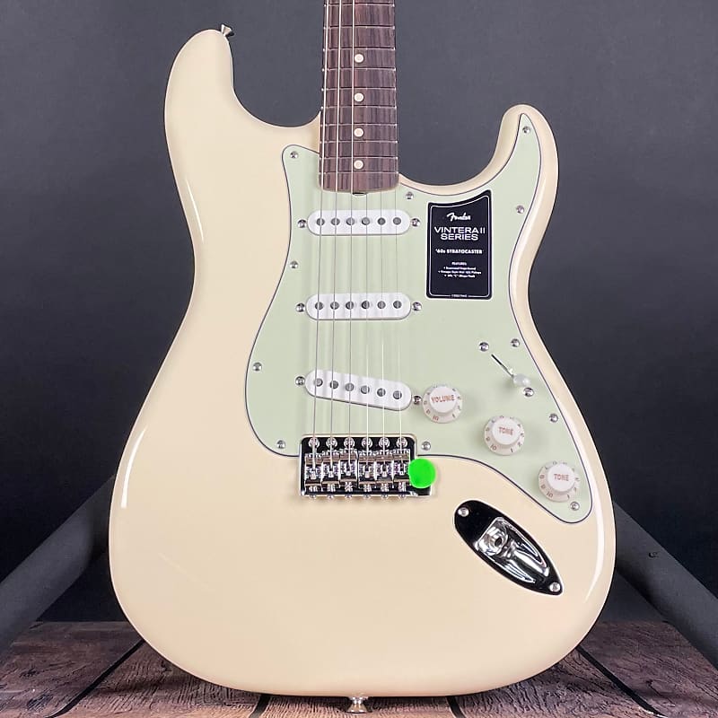 Fender Vintera II 60s Stratocaster, Rosewood Fingerboard- Olympic White  (MX23078550)