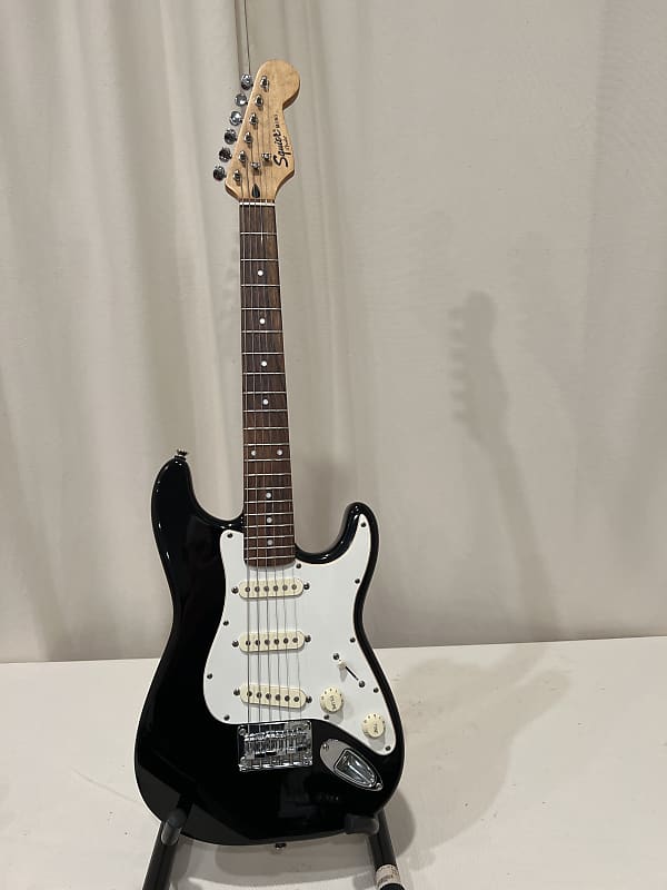 Fender  Squire Mini 3/4 size short scale  Black/white image 1