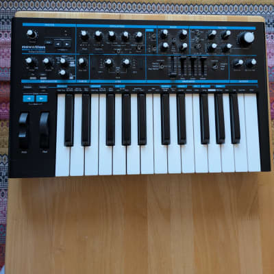 Novation Bass Station II 25-Key Monophonic Synthesizer 2013 - Present - Black