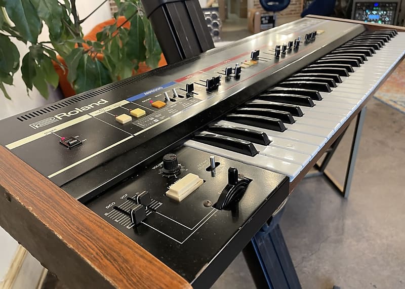 Roland JUNO-6 ポリフォニックシンセサイザー Roland JUNO-6 ポリフォニックシンセサイザー
