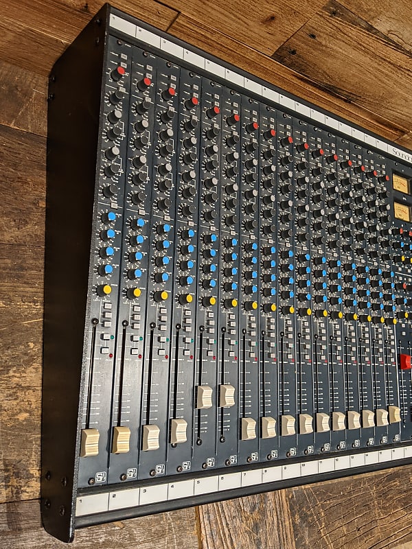 Soundcraft Series 200B 16-Channel 4-Bus Mixing Console | Reverb