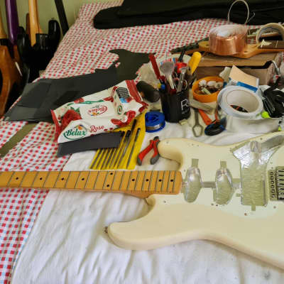 Legend Stratocaster style 1994 - white image 15