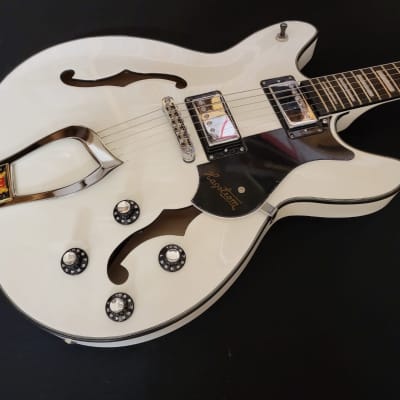 Hagstrom Viking Semi Acoustic Guitar - White image 3