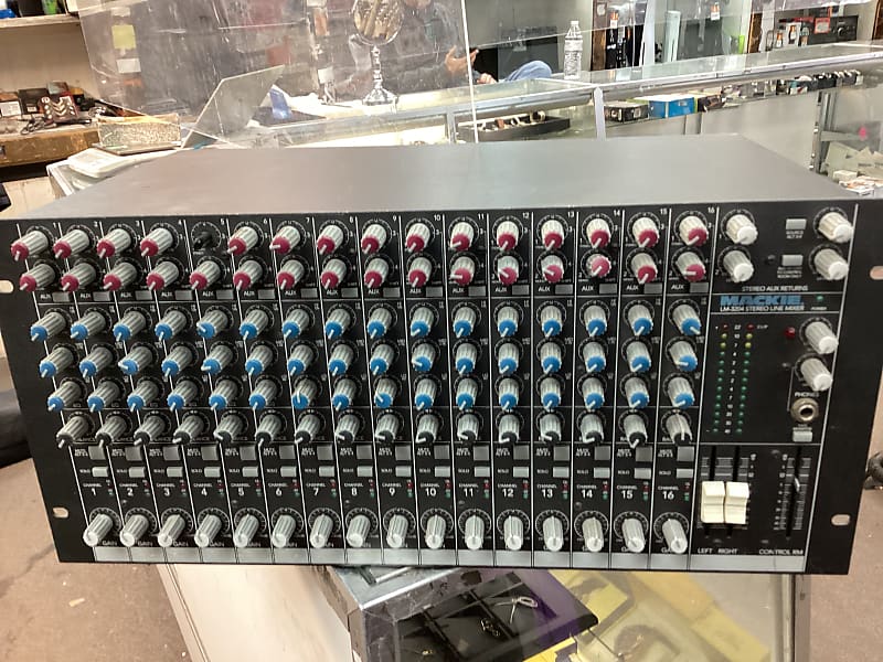 Mackie LM-3204 16-Channel Compact Line Mixer | Reverb