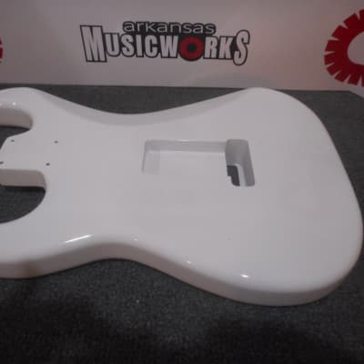 Allparts Fender Licensed Strat Body, Alder, Tremolo Routing - OLYMPIC WHITE FINISH, #SBF-OW image 2