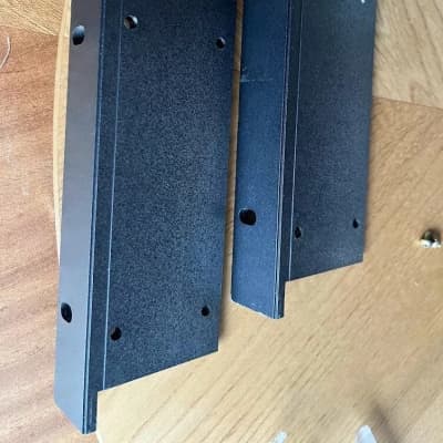 Akai rack ears S6000, DD8, DR8