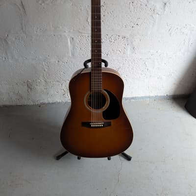 Seagull Maritime Cedar GT Model 29297 w / Hard Shell Case