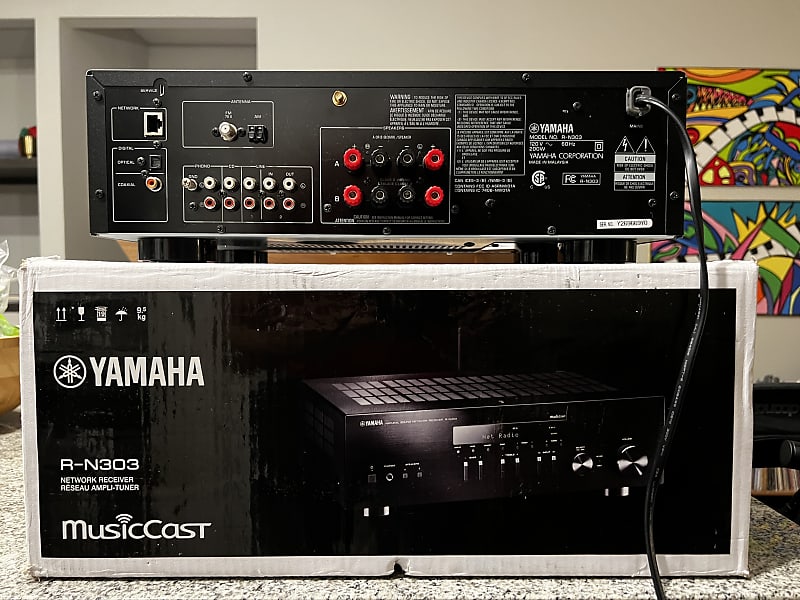 Yamaha R-N303 Black