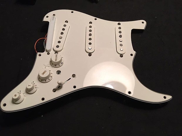 Pickups & Electronics from a Fender/Roland VG Stratocaster 2008