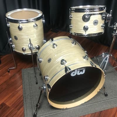DW Drums Collector's Series Drum Workshop Pure Maple 333 Creme Oyster 3pc kit image 5