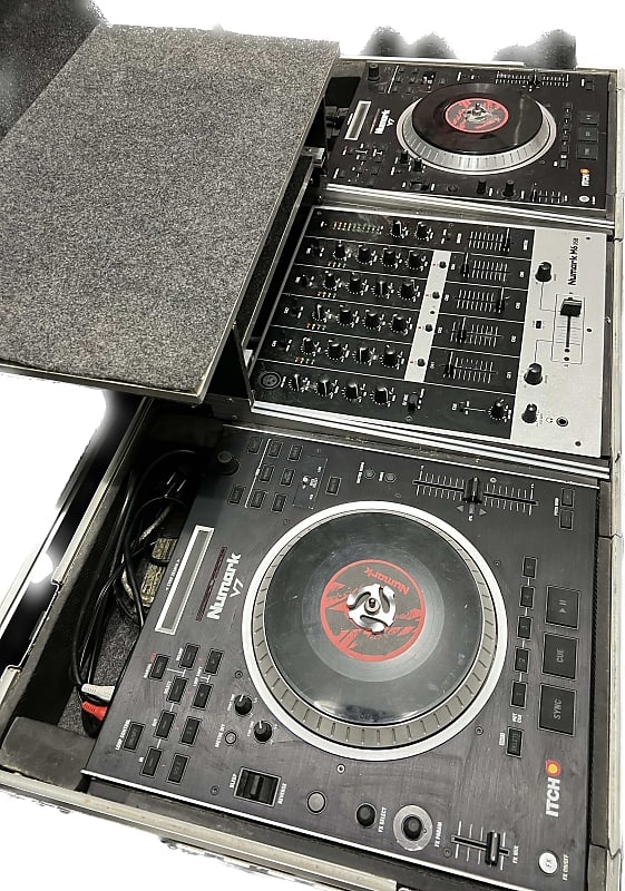 Numark (2) V7 + (1) M6USB Mixer + (1) Odyssey FZGS12CDJW Road Reverb