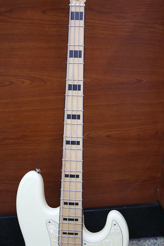 Dame NeoClassicism Custom Shop Bass Guitar 2000s ivory