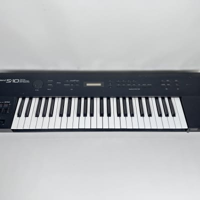 ROLAND S-10 Sampling Keyboard Synthesizer