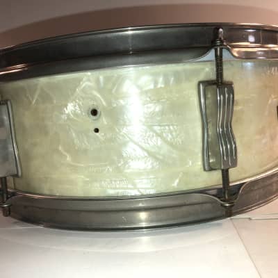 Ludwig No. 491 Pioneer 5x14" 6-Lug Snare Drum with Keystone Badge 1968 - 1969 - White Marine Pearl image 6