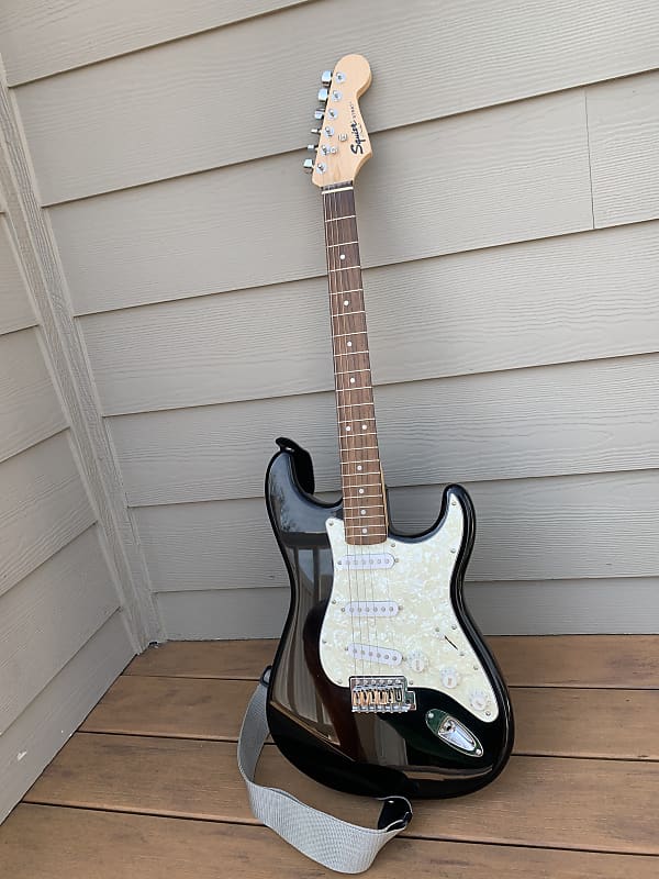 Fender Squier Black 2008 with Amp Reverb