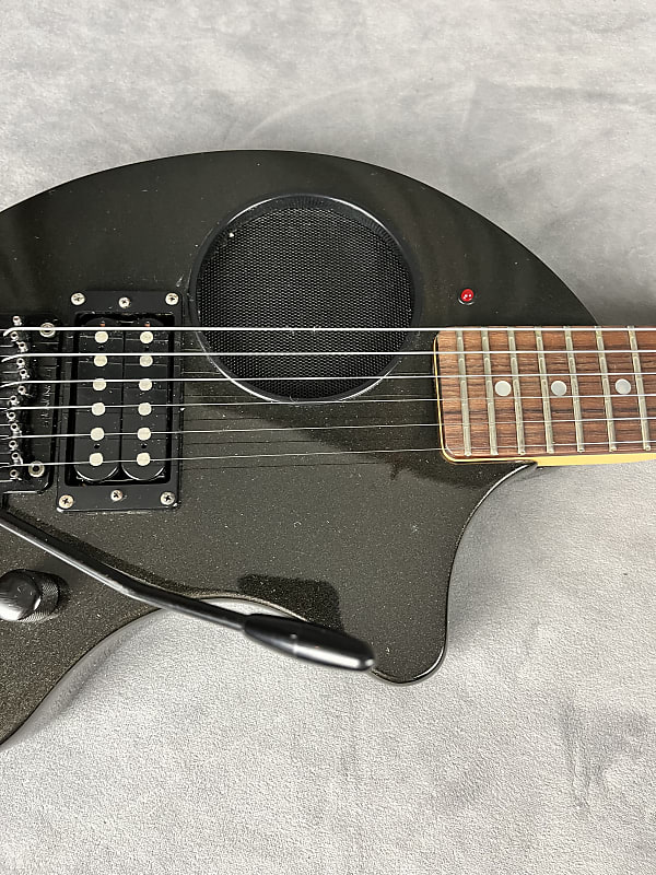 Fernandes ZO-3 Travel Guitar Built In Amp Tremolo Black Fernandes ZO-3 Travel Guitar Built In Amp Tremolo Black