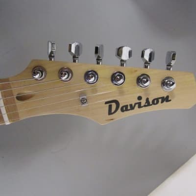 Davison G-235 Electric Guitar in a Sunburst Finish image 5