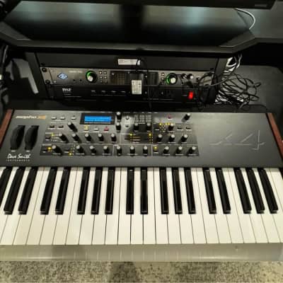 Dave Smith Instruments Mopho x4 44-Key 4-Voice Polyphonic Synthesizer 2013 - 2018 - Black with Wood Sides