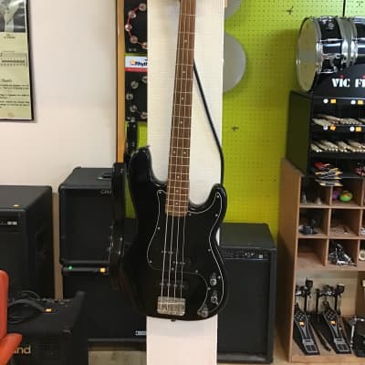 Squier P Bass 2017 - Black image 1