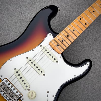 Fender Custom Shop Vintage Custom 1962 Stratocaster NOS Maple Fingerboard 3-Colour Sunburst image 3