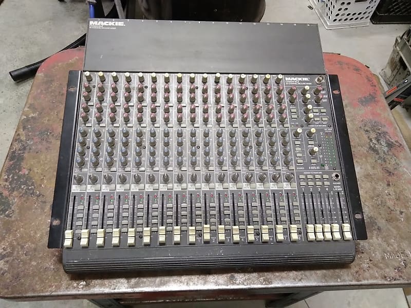 Mackie ミキサー CR1604 Mackie Cr1604 Unpowered Mixer | Musician's Friend