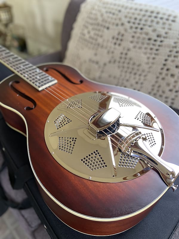 Republic Resonator Sunburst Reverb