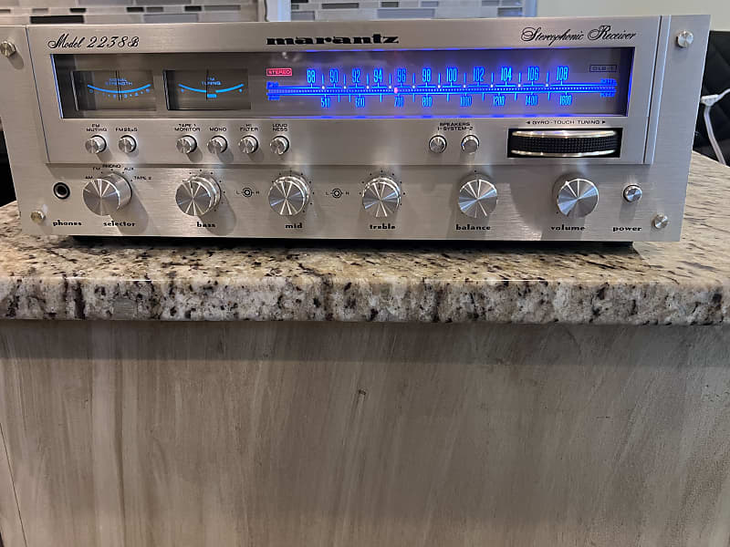 Marantz Model 2238B 38-Watt Stereo Solid-State Receiver 1977 - 1979 - Silver  			