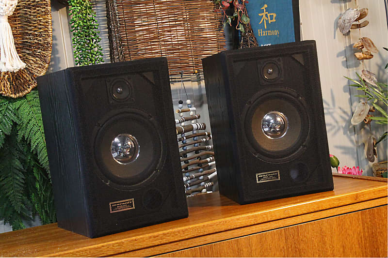 Vintage Marantz LS-25 2-Way Bookshelf Speakers 1980s  			