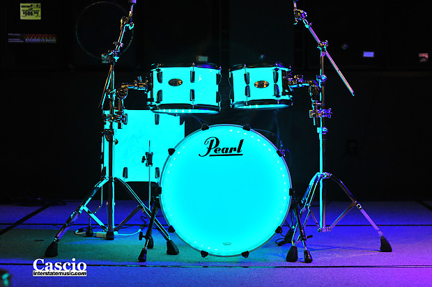 Pearl Limited Edition White Satin Swirl Crystal Beat 4-pc