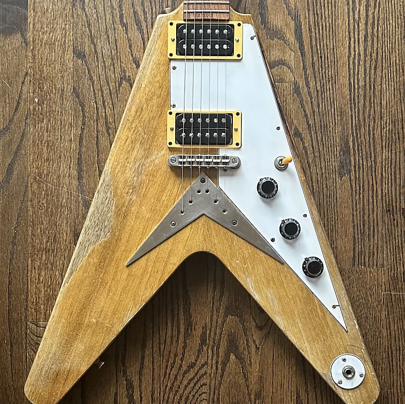 Relic flying v top