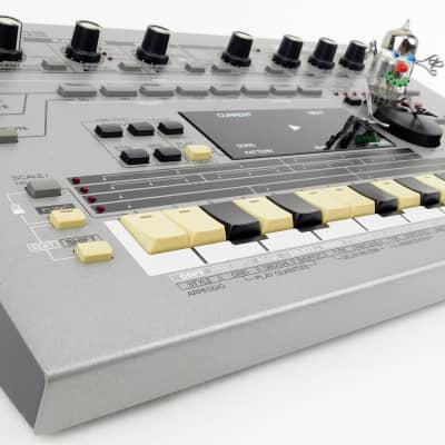 Roland MC-303 Synthesizer 303 808 909 Jupiter +Neuwertig OVP+ 1.5Jahre Garantie