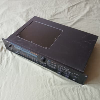 Roland JV-1080 64-Voice Synthesizer Module 1994 - 2001 - Black