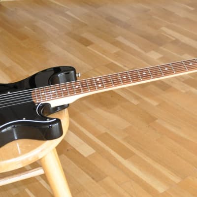 LINE 6 Variax 300 Black / Modelling Electric Guitar/ from