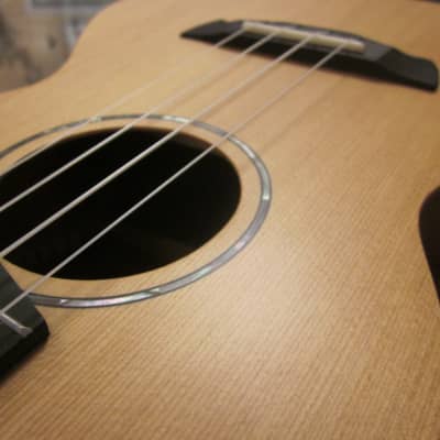 Tagima UK47 deluxe tenor ukulele image 2
