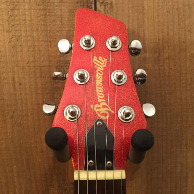 Brownsville Thug Electric Guitar Red Sparkle Bild 3
