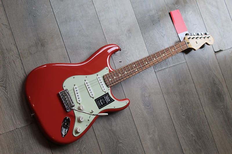 FENDER Limited Edition Player Stratocaster, Pau Ferro Fingerboard, Fiesta Red, 3, 69 KG image 1