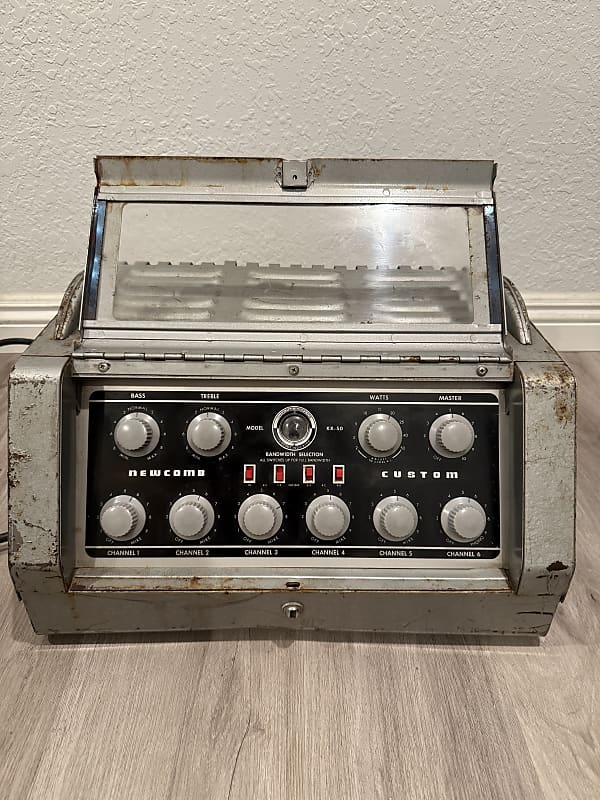 NEWCOMB  KX-50 1958 Tube Amplifier Untested  			