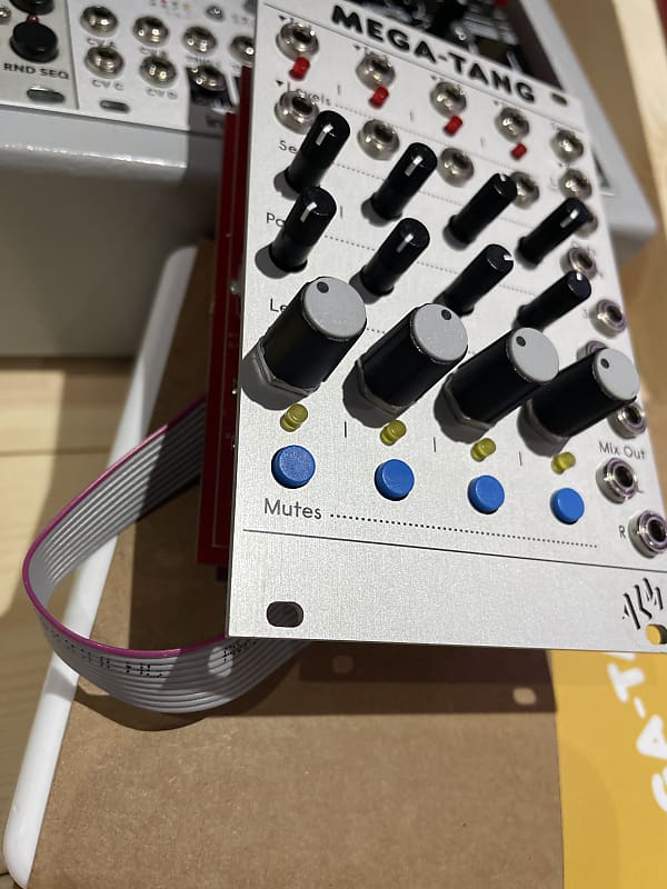 鍵盤楽器 ALM Busy Circuits / MEGA-TANG ALM Busy Circuits MEGA-TANG - Eurorack Module on ModularGrid