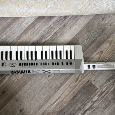 Yamaha KX-5 KX5 keytar MIDI remote keyboard controller shoulder 1980s - silver