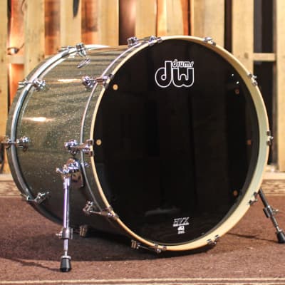 DW Performance White Marine Pearl Bass Drum - 18x22