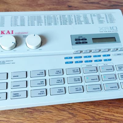 Akai XR 10 16 BIT PCM DRUM MACHINE 90s - White