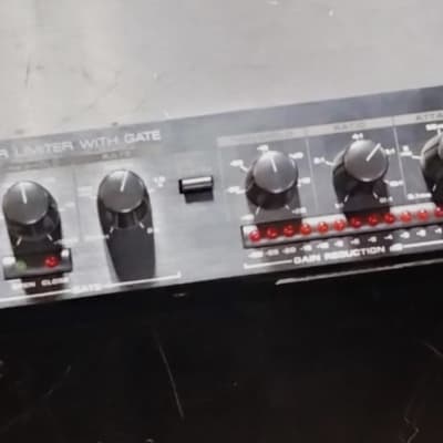 Alesis 3630 Dual-Channel Compressor / Limiter with Gate | Reverb