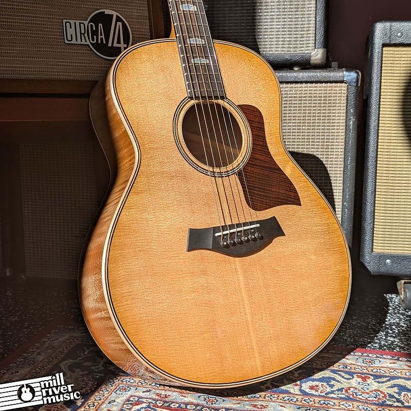 Taylor GT 611e LTD Sitka Spruce/Big Leaf Maple Acoustic Electric Guitar w/gigbag