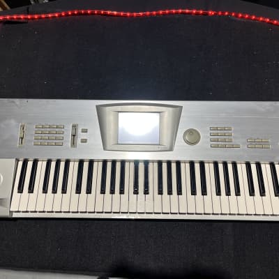 Korg Trinity V3 61-Key 32-Voice Polyphonic Workstation 1998 - Silver